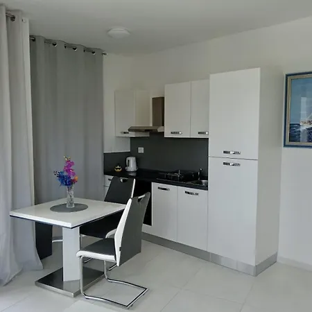Apartman Lina *